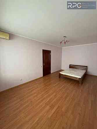 Продається 2-х кімнатна квартира з ремонтом на вул. Відпочинку 12 Киев