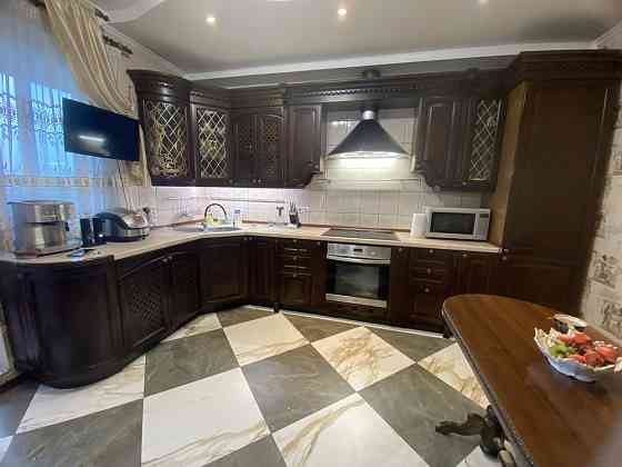 Продам 3 кім квартиру видову Харківське шоссе 56, з ремонтом Киев