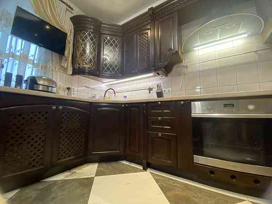 Продам 3 кім квартиру видову Харківське шоссе 56, з ремонтом Киев