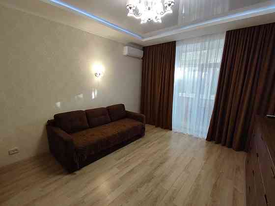 продам двухкомнатную полнометражную, район ул. Мира Запоріжжя