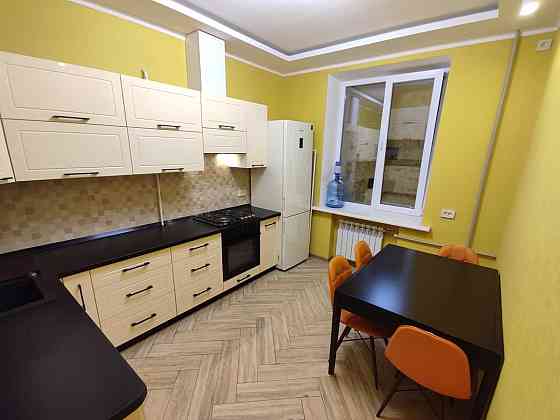 продам двухкомнатную полнометражную, район ул. Мира Запоріжжя