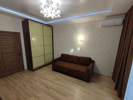 продам двухкомнатную полнометражную, район ул. Мира Запоріжжя