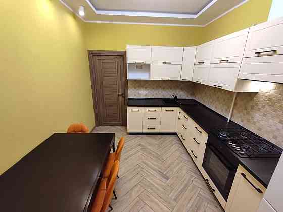 продам двухкомнатную полнометражную, район ул. Мира Запоріжжя