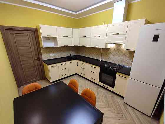 продам двухкомнатную полнометражную, район ул. Мира Запоріжжя