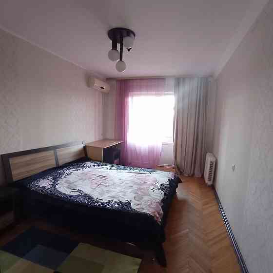 Метро Лісова, вул.Космонавта Поповича 22, продам 2-к квартиру Киев