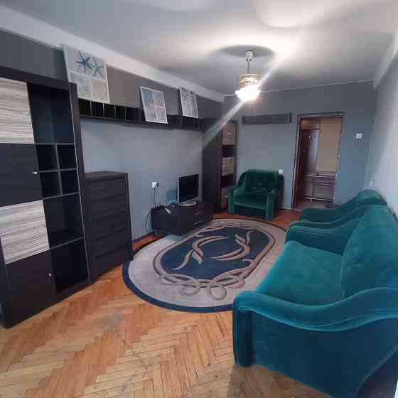 Метро Лісова, вул.Космонавта Поповича 22, продам 2-к квартиру Киев