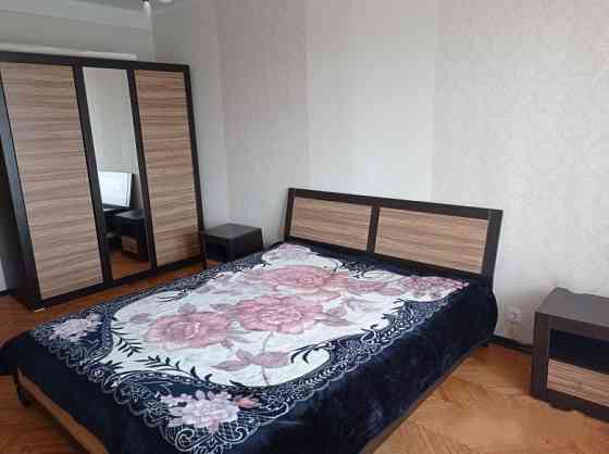 Метро Лісова, вул.Космонавта Поповича 22, продам 2-к квартиру Киев