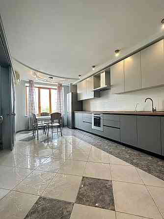 Просторная квартира. ЖК Титаник Одесса