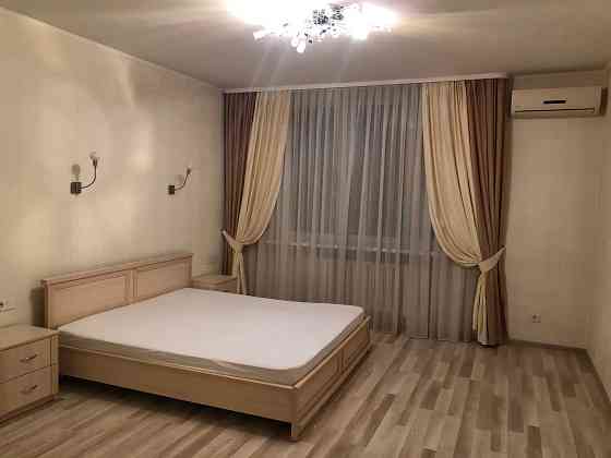 Ахматовой 20, продам 2 х комнатную Киев