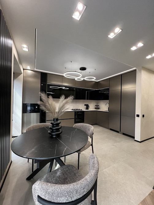 Вишукана та авторська 3-кімнатна квартира в центрі міста Ивано-Франковск - изображение 1