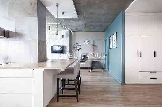 Продаж просторої 3-кімнатної квартири вул. Феодосійська, 3В Київ