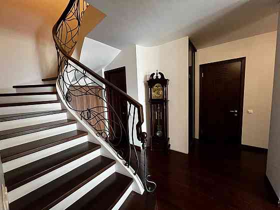 Продаж 4х кімнатної квартири 155м2 з трьома спальнями і краєвидом Київ