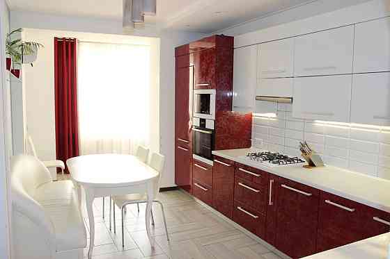 Продаж квартири біля  "Срібних Лелек" (55 мікрорайон) Луцк