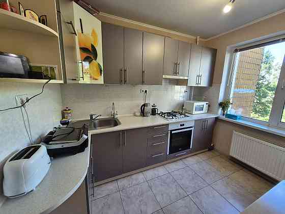 Продається гарна 3 кімнатна квартира на Митниці Черкассы