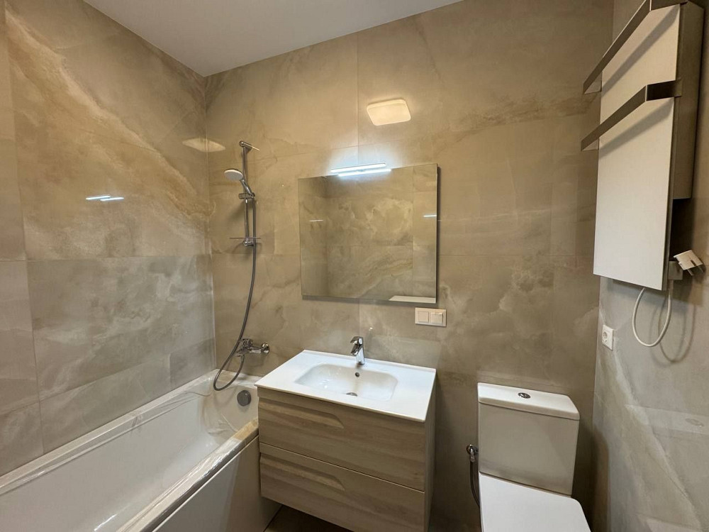 Стильна 2-кімнатна квартира з авторським ремонтом Ровно - изображение 6