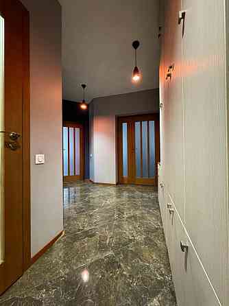 Трикімнатна квартира у Винниках біля школи Винники