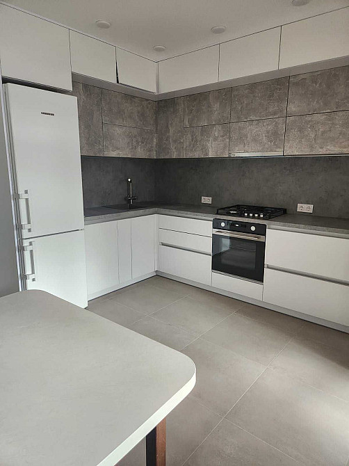 Просторна 3к квартира 9.5 Черномоськоi дороги, 2 с/в, 2 гардеробнi Одесса - изображение 1