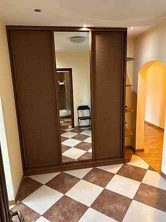 Двухкомнатная Яблонськой  срочно продам Київ