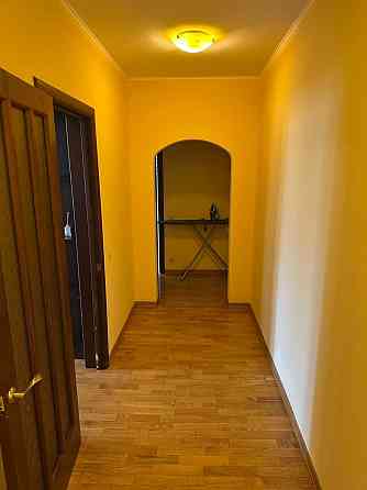 Двухкомнатная Яблонськой  срочно продам Київ