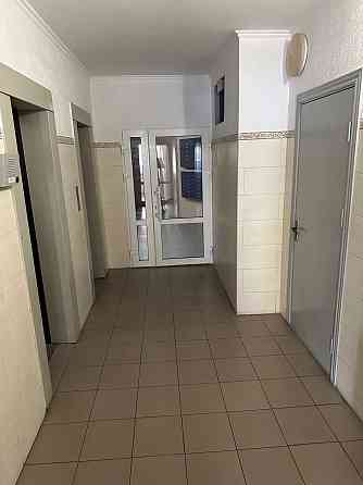 Двухкомнатная Яблонськой  срочно продам Київ