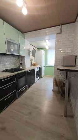 Продам 2 комнатную с увеличенной кухней, недалеко от метро Харьков