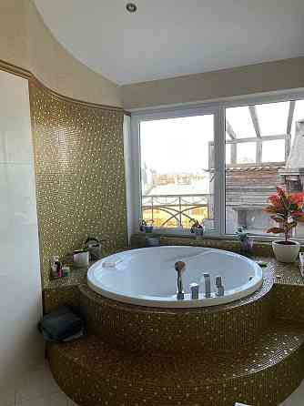 Продам дворівневу кварт. в будинку навпроти входу в парк ім.Шевченка. Ивано-Франковск