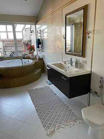 Продам дворівневу кварт. в будинку навпроти входу в парк ім.Шевченка. Ивано-Франковск