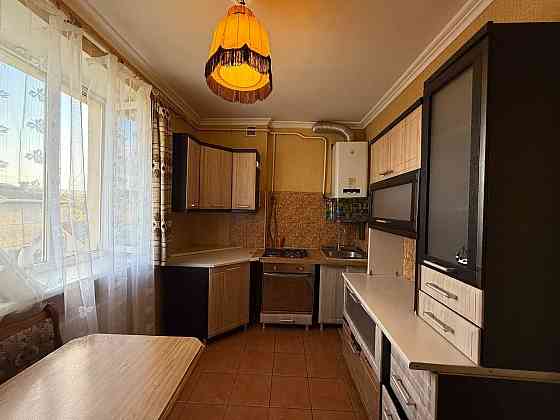 Продам 2-кімнатну. Вул. Фестивальна Чернівці