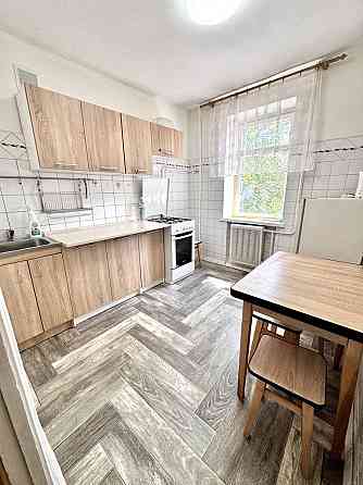 1-кімнатна. 3-тій поверх. Газ. метро Житомирська/Святошино 5хв пішки. Киев