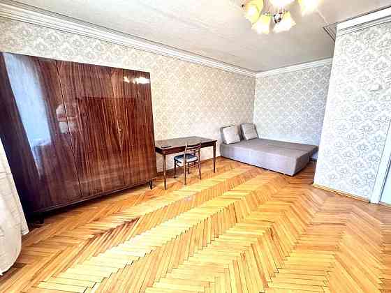 1-кімнатна. 3-тій поверх. Газ. метро Житомирська/Святошино 5хв пішки. Киев