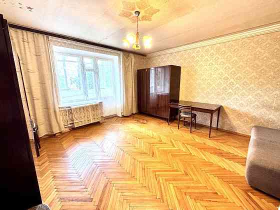 1-кімнатна. 3-тій поверх. Газ. метро Житомирська/Святошино 5хв пішки. Киев