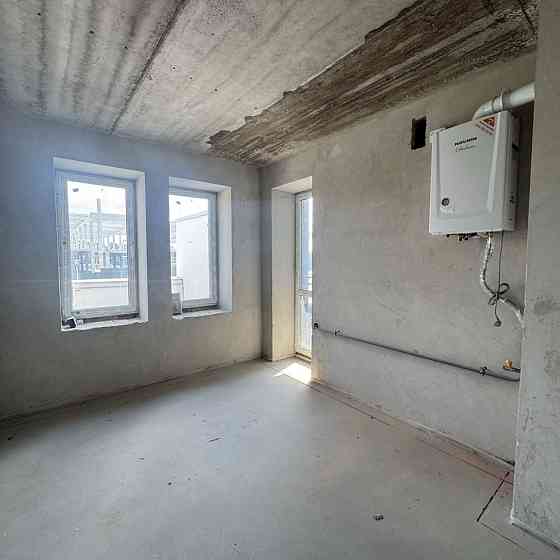 Двокімнатна з терасою в зданому будинку Буча