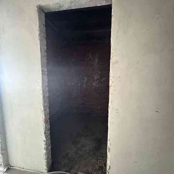 Двокімнатна з терасою в зданому будинку Буча