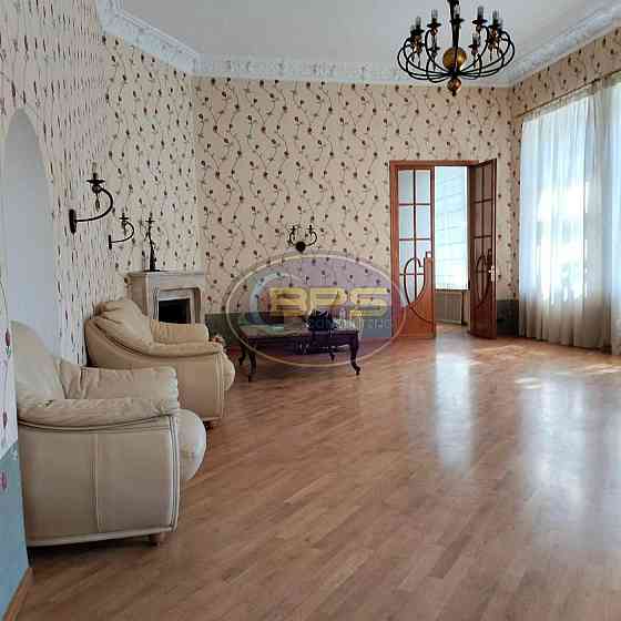 простора 5к квартира з видом на Оперний театр у продажу Одесса