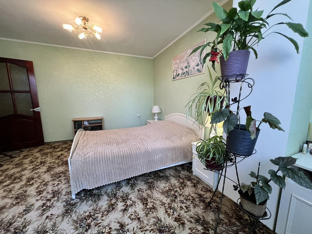 Простора 3-кімнатна квартира з окремим входом та власним двориком. Нова Слобода - зображення 2