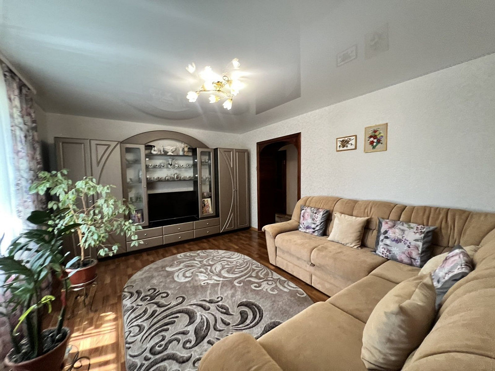 Простора 3-кімнатна квартира з окремим входом та власним двориком. Нова Слобода - зображення 7