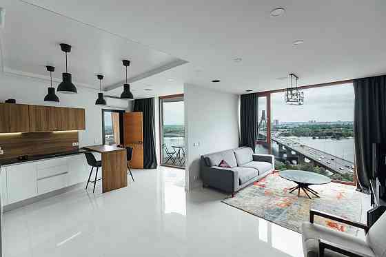 Оренда 3к +салон + балкон - квартира 120кв м. , Володимира Івасюка 2д Киев