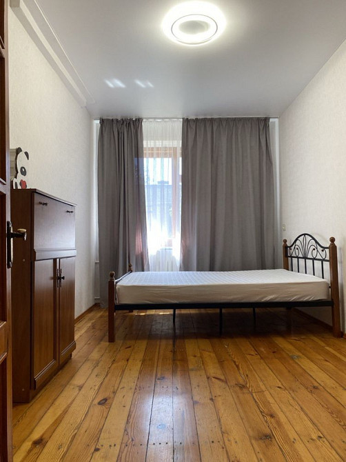 Здам 2-х кімнатну квартиру з великим балконом у тихому місці Запоріжжя - зображення 1