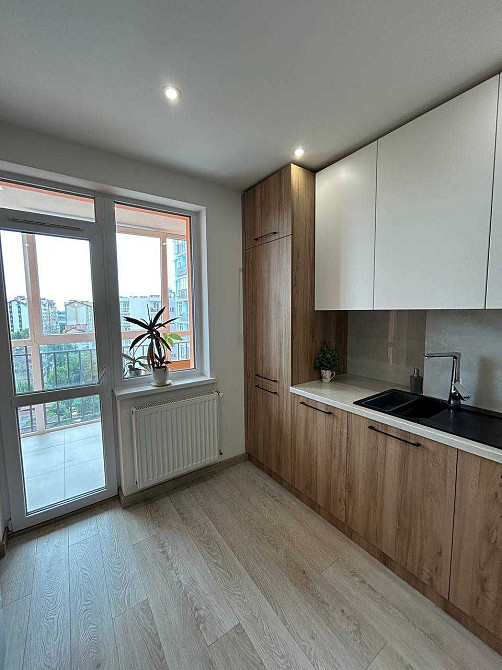 ТЕРМІНОВО Продаж 2 кім квартира новобуд з ремонтом БЛ ЦЕНТР Залізнична Львов - изображение 2