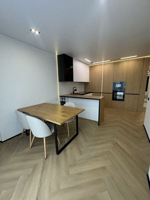 Розкішна квартира у центрі міста, вид на Ратушу Івано-Франківськ - зображення 5