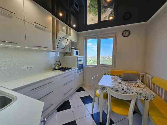 Трёхкомнатная квартира с ремонтом по ул. Владимира Великого Кривой Рог