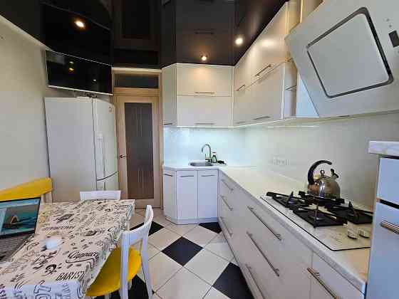 Трёхкомнатная квартира с ремонтом по ул. Владимира Великого Кривой Рог