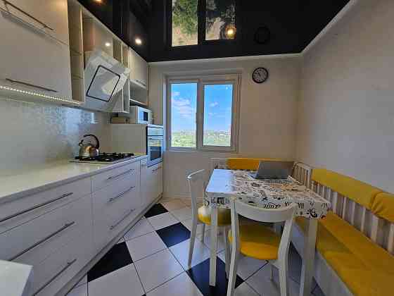 Трёхкомнатная квартира с ремонтом по ул. Владимира Великого Кривой Рог