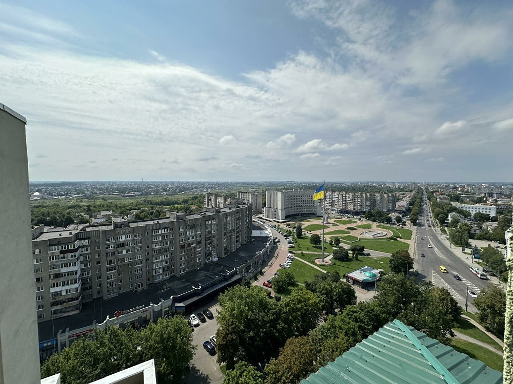 4-кімнатна квартира в центрі міста з панорамним видом ,2-рівнева, 100м Луцк - изображение 1