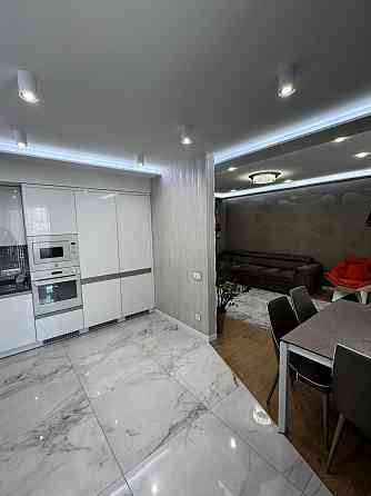 ВЛАСНИК ПРОДАЄТЬСЯ 4к Простора квартира у ЖК "Салют" на Перемозі. Днепр