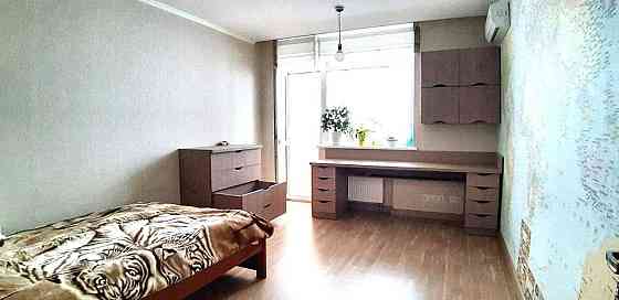 ЖК 4 сезона (м.Васильківська). Оренда 2к. Простора,охайна,2 с/в,3стіни Киев