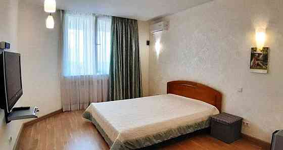 ЖК 4 сезона (м.Васильківська). Оренда 2к. Простора,охайна,2 с/в,3стіни Киев