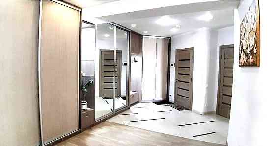 ЖК 4 сезона (м.Васильківська). Оренда 2к. Простора,охайна,2 с/в,3стіни Киев