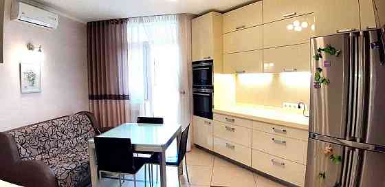 ЖК 4 сезона (м.Васильківська). Оренда 2к. Простора,охайна,2 с/в,3стіни Киев