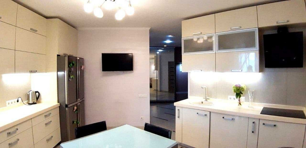 ЖК 4 сезона (м.Васильківська). Оренда 2к. Простора,охайна,2 с/в,3стіни Киев - изображение 2